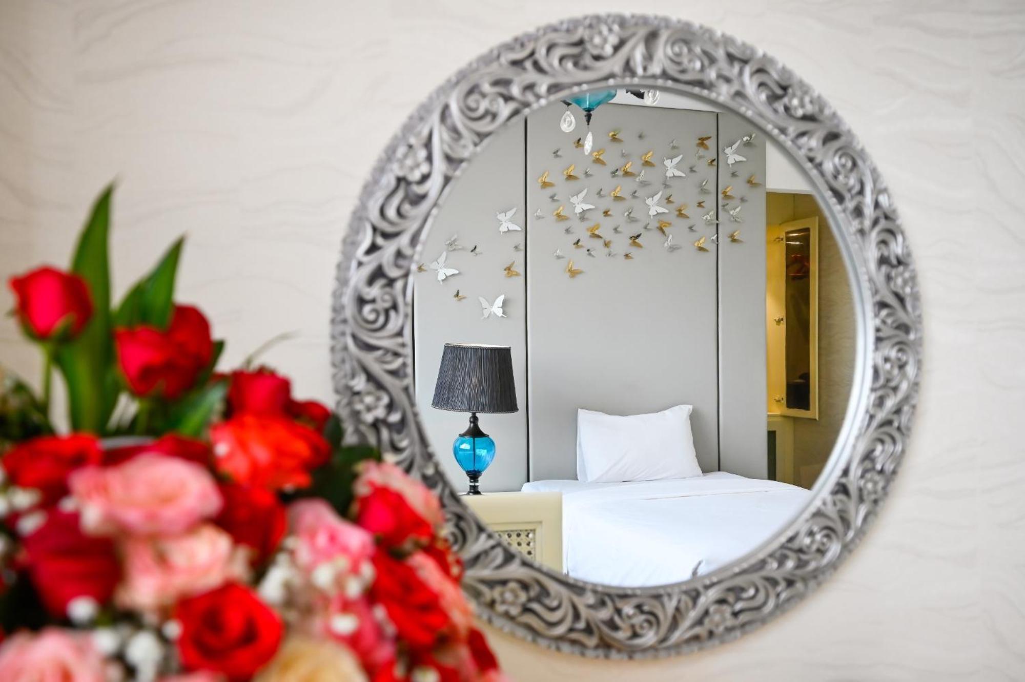 California Saigon Hotel & Rooftop Pool โฮจิมินห์ซิตี้ ภายนอก รูปภาพ