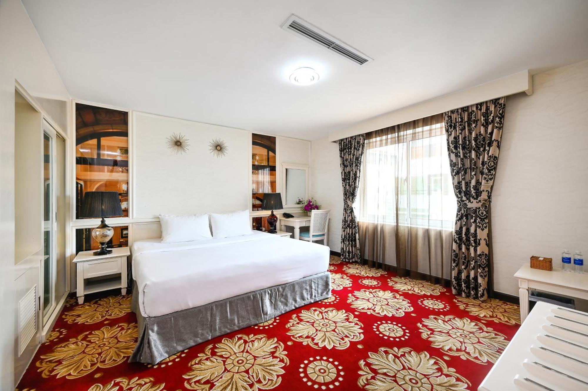 California Saigon Hotel & Rooftop Pool โฮจิมินห์ซิตี้ ภายนอก รูปภาพ