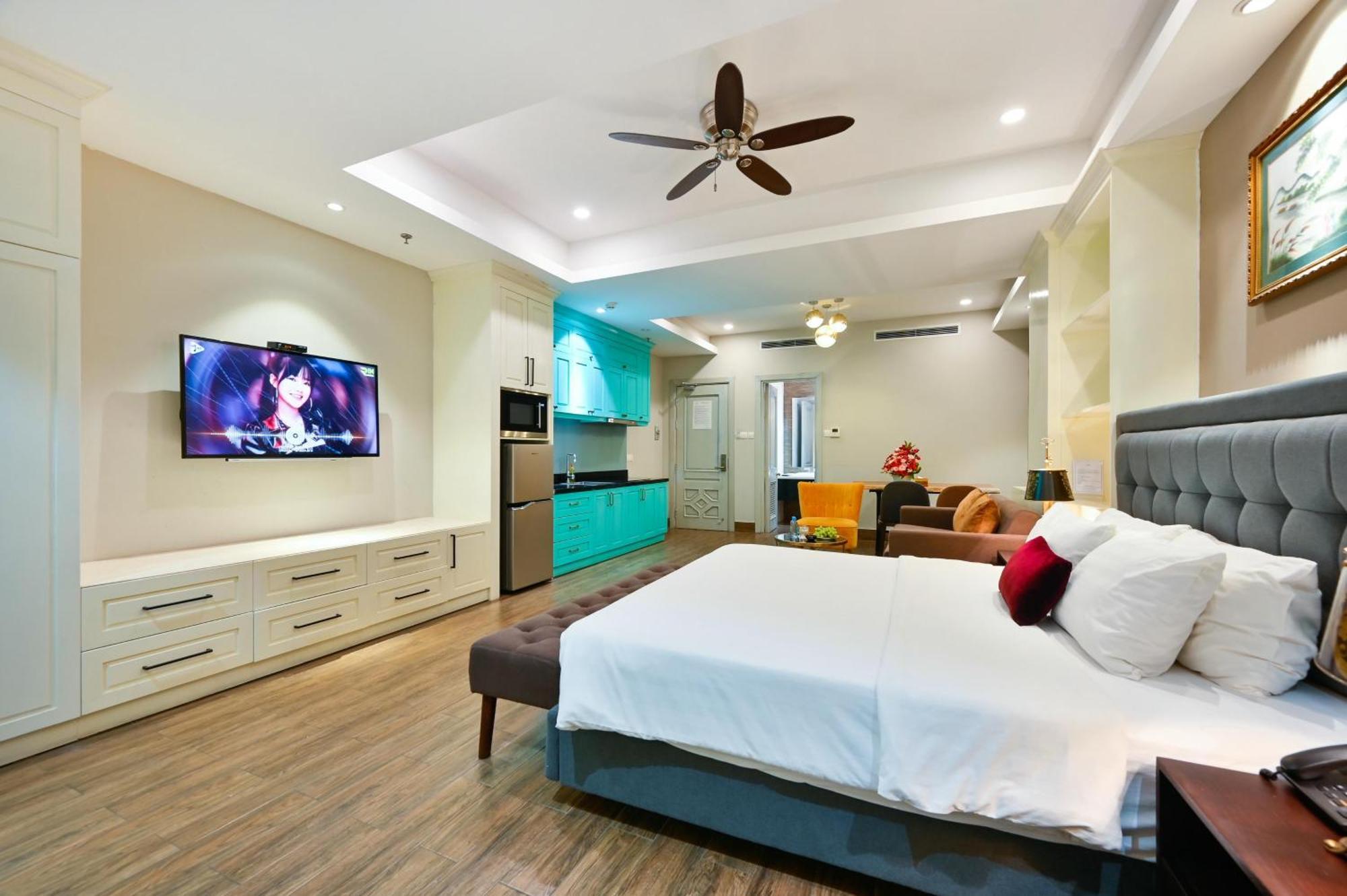 California Saigon Hotel & Rooftop Pool โฮจิมินห์ซิตี้ ภายนอก รูปภาพ