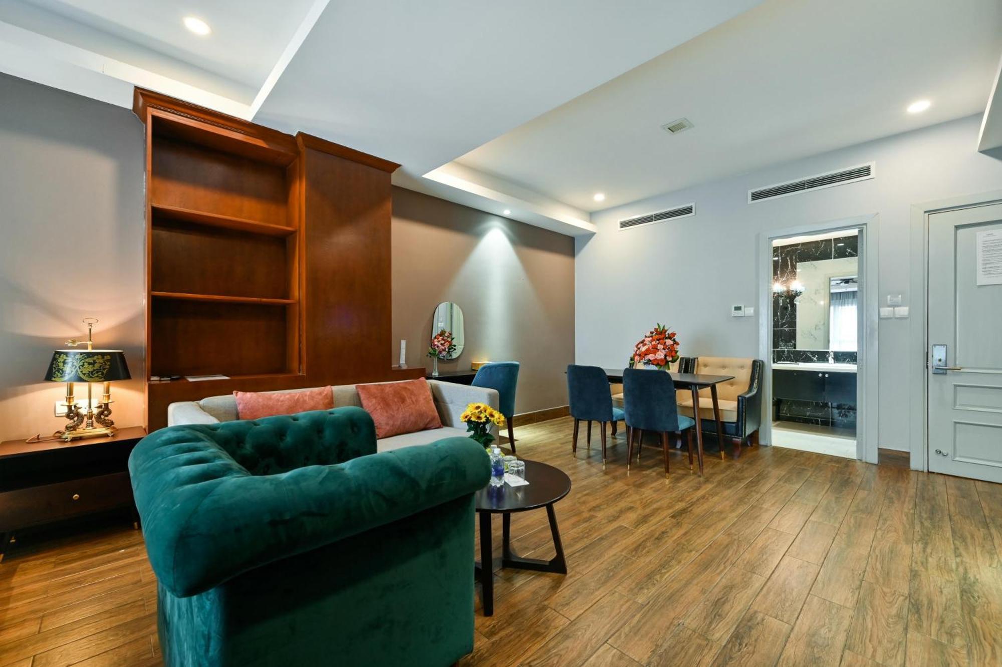 California Saigon Hotel & Rooftop Pool โฮจิมินห์ซิตี้ ภายนอก รูปภาพ