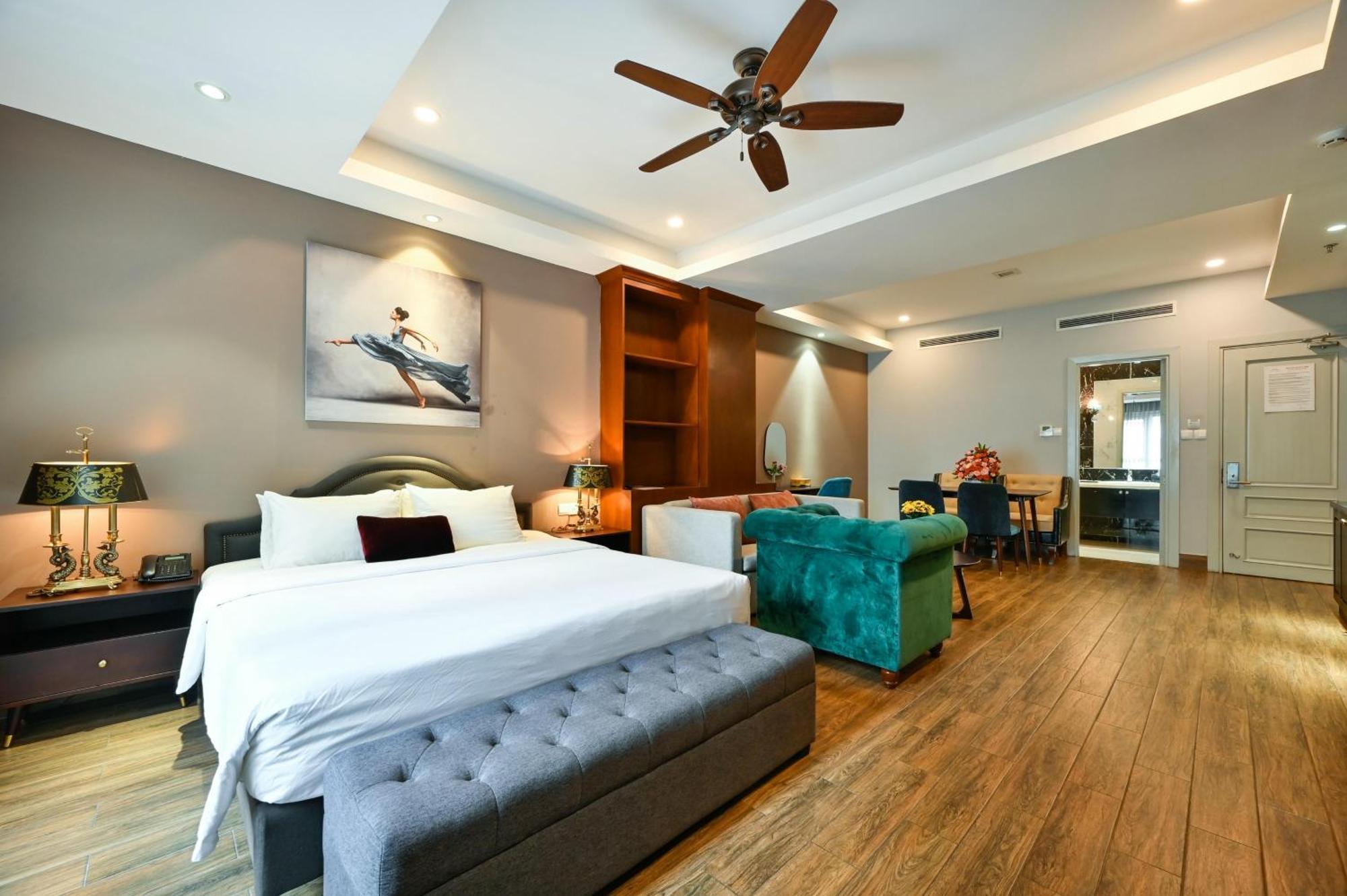 California Saigon Hotel & Rooftop Pool โฮจิมินห์ซิตี้ ภายนอก รูปภาพ