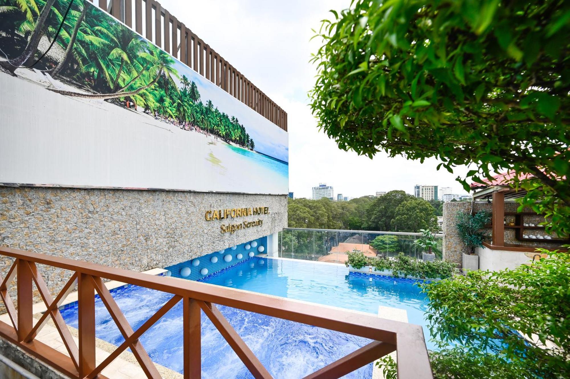California Saigon Hotel & Rooftop Pool โฮจิมินห์ซิตี้ ภายนอก รูปภาพ