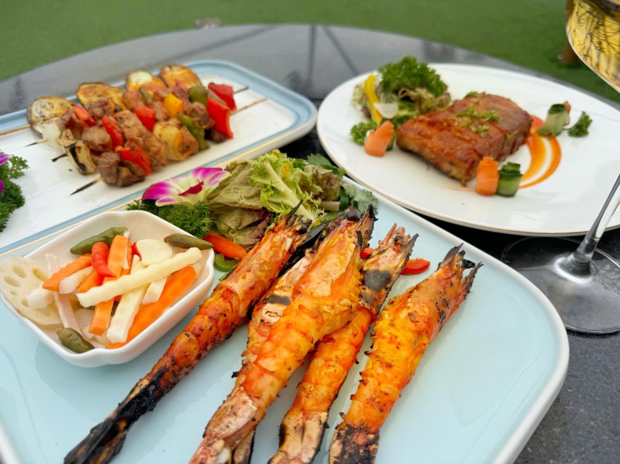 California Saigon Hotel & Rooftop Pool โฮจิมินห์ซิตี้ ภายนอก รูปภาพ